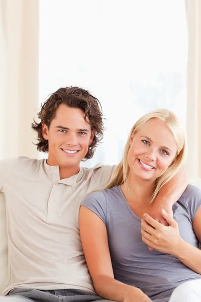 Portrait of a couple sitting on a sofa — Stock Photo, Image