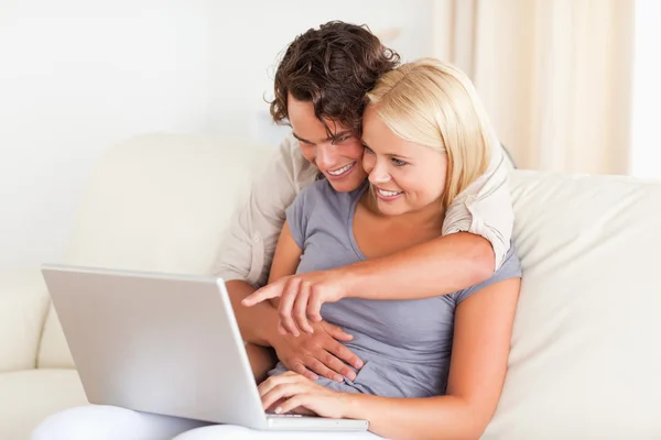 Young couple using a notebook — Stock Photo, Image