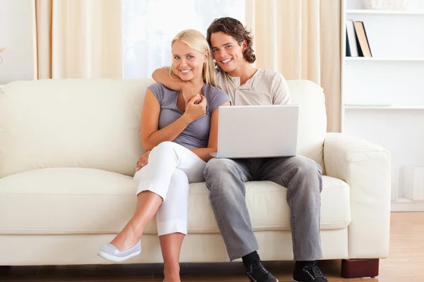 Friendly couple with a laptop — Stock Photo, Image