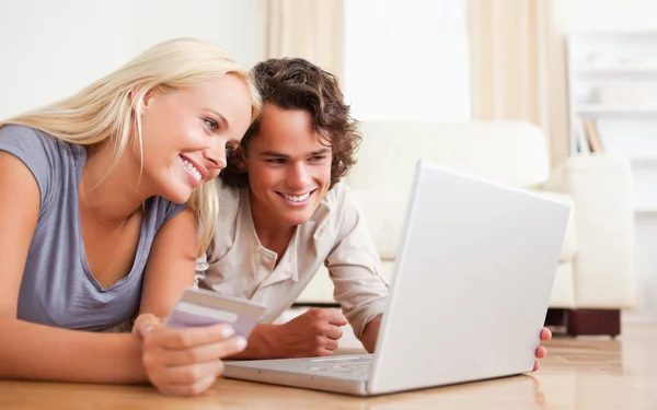 Close up of couple purchasing online — Stock Photo, Image
