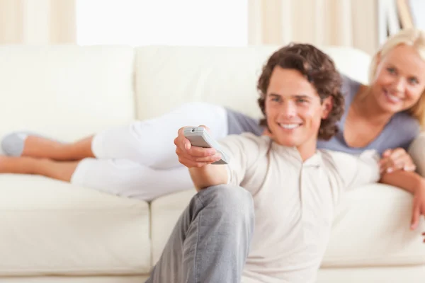 Couple watching the television — Stock Photo, Image