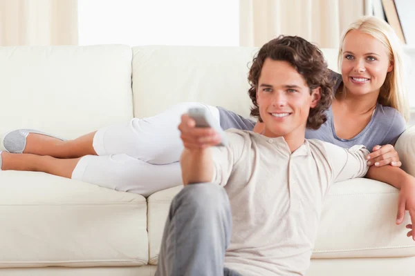 Cute couple watching the television — Stock Photo, Image