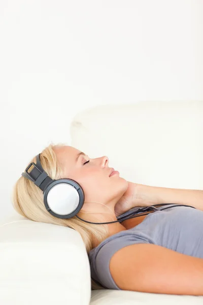 Portrait of a delighted woman listening to music — Stock Photo, Image