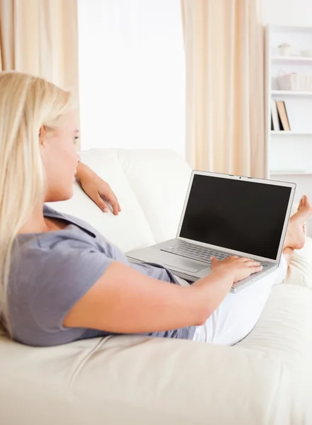 Portrait of a woman switching on her laptop — Stock Photo, Image