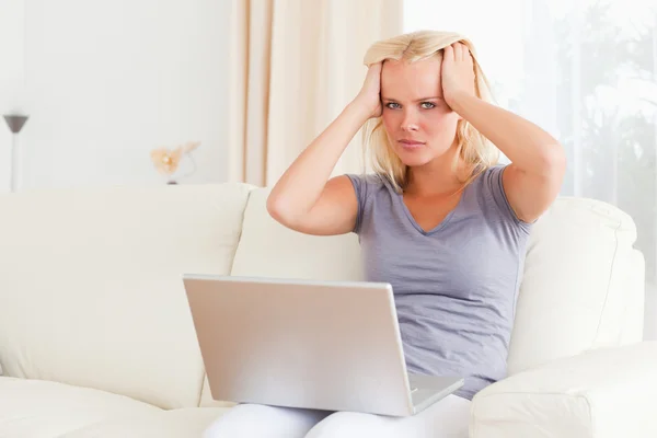 Unhappy woman holding a laptop — Stock Photo, Image