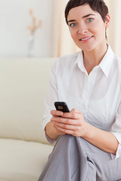 Portrait of a cute woman with a cellphone — Stock Photo, Image