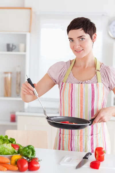 Gorgeous woman with a pan — Stock Photo, Image