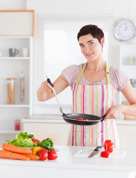 Mulher bonita cozinhar — Fotografia de Stock