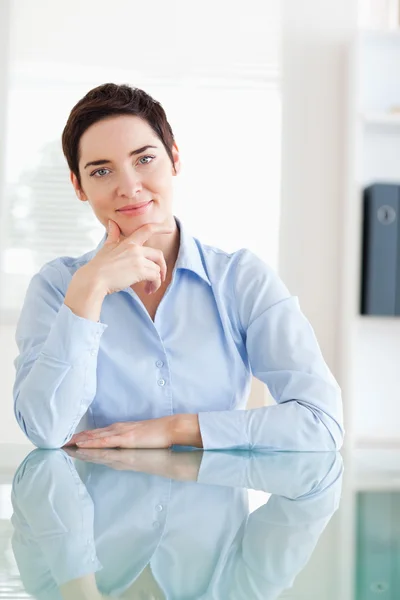 Portrait of a Businesswoman sitting behind a desk — Stock Photo, Image
