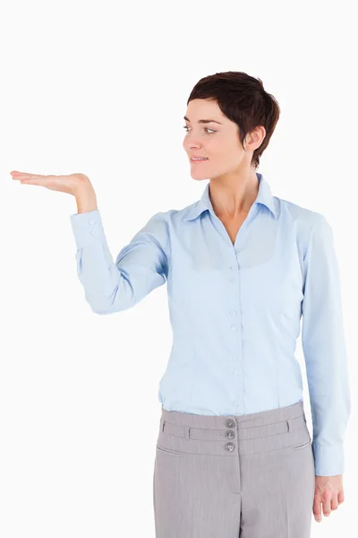 Businesswoman with an open hand to show a copy space — Stock Photo, Image