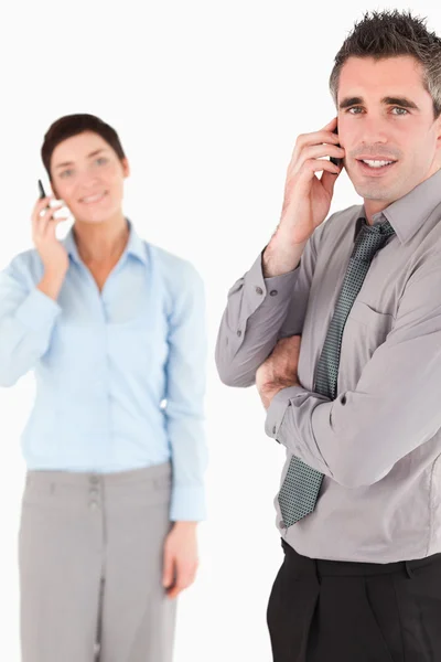 Retrato de un negocio haciendo una llamada telefónica — Foto de Stock
