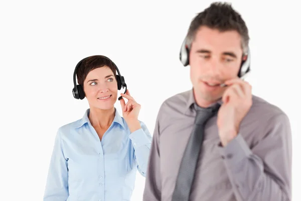 Negócios falando através de fones de ouvido — Fotografia de Stock