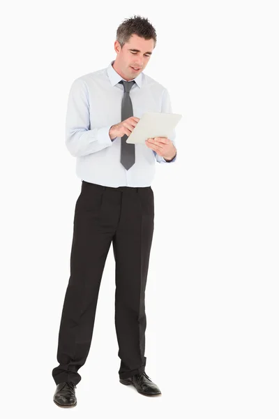 Smiling businessman using a tablet computer — Stock Photo, Image