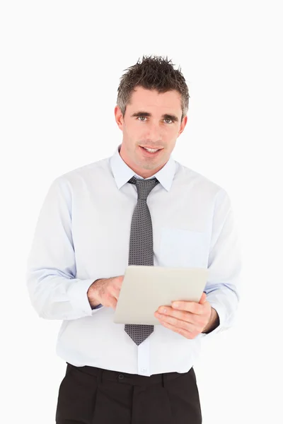 Retrato de um homem de negócios com um tablet — Fotografia de Stock