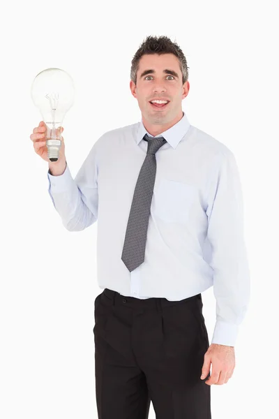 Uomo in possesso di una lampadina — Foto Stock