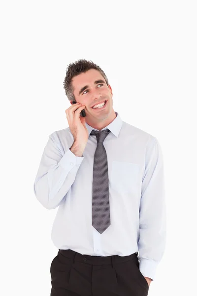 Προσωπογραφία άνδρα χαμογελώντας πραγματοποίηση μιας τηλεφωνικής κλήσης — Φωτογραφία Αρχείου