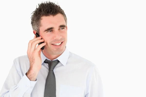 Gelukkig man waardoor een telefoongesprek — Stockfoto