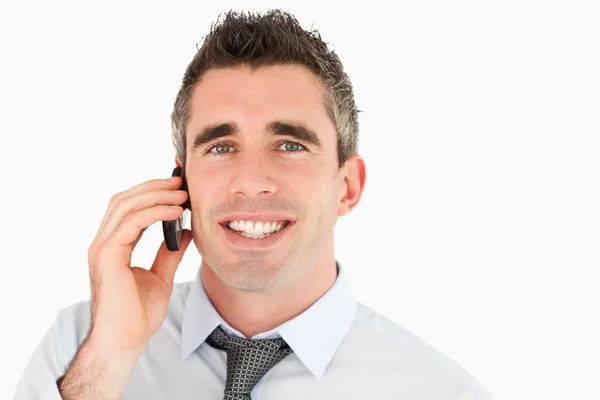 Närbild på en glad affärsman att göra ett telefonsamtal — Stockfoto