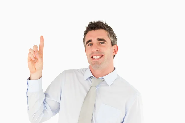 Empresário sorridente apontando para o espaço de cópia — Fotografia de Stock