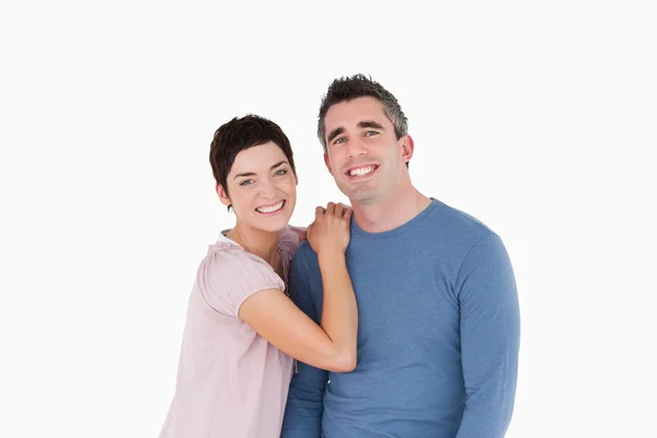 Lachendes Paar posiert — Stockfoto