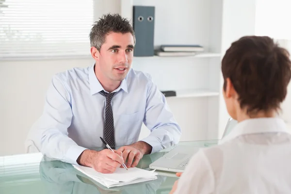 Manager interviewing a candidate — Stock Photo, Image