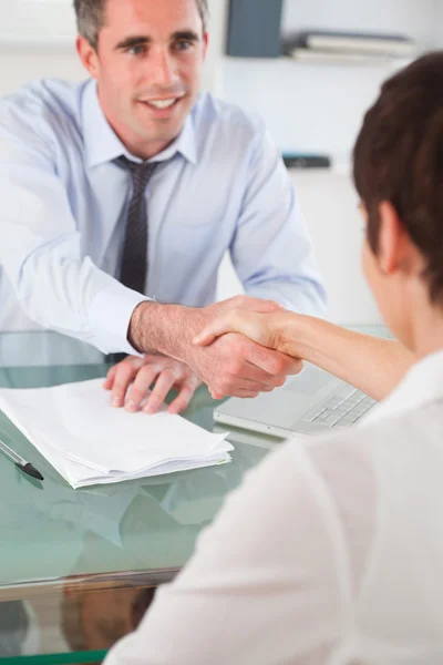 Portrait of a manager and an applicant having a handshake — Stock Photo, Image