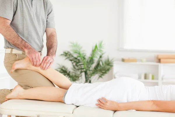 Masseur massages customer's foot — Stock Photo, Image