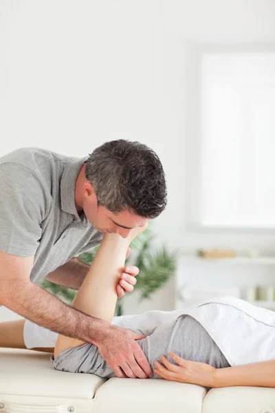 Customer's leg stretched by chiropractor — Stock Photo, Image