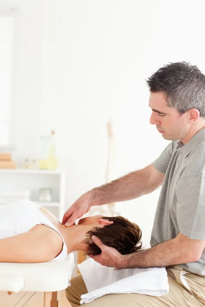Chiropractor massaging a woman's neck — Stock Photo, Image