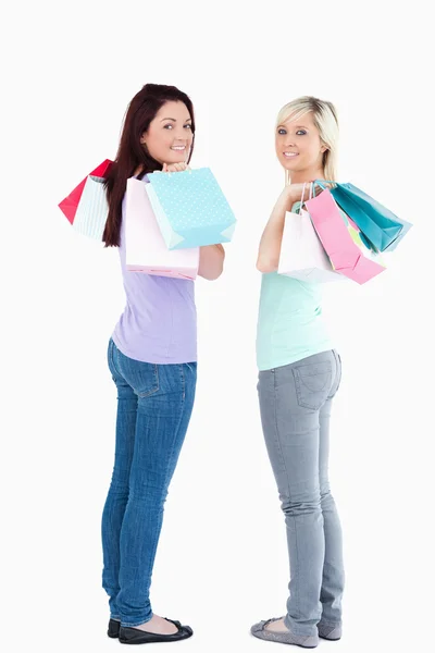 Muhteşem kadınlarla alışveriş torbaları — Stok fotoğraf