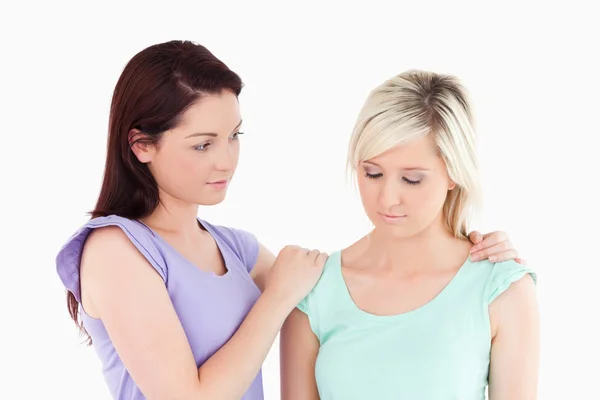 Young women comforting her friend — Stock Photo, Image