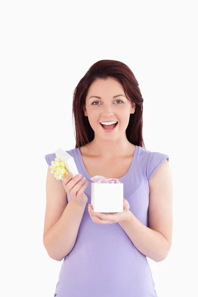 Cheering woman opening a box — Stock Photo, Image
