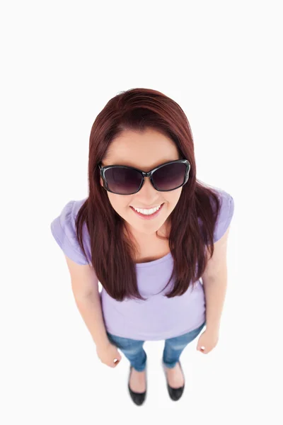 Söt kvinna med solglasögon — Stockfoto