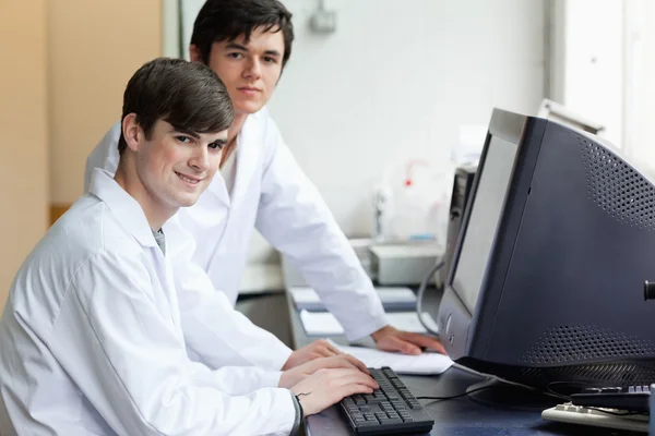 Scientists posing with a monitor — Stock Photo, Image