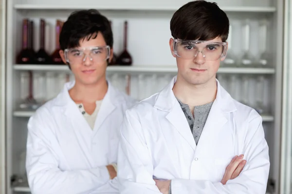 Männliche Wissenschaftler posieren — Stockfoto