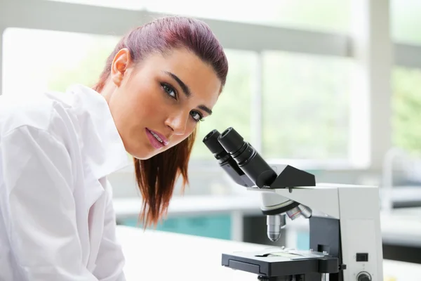 Brunette posing with a microscope — Stock Photo, Image
