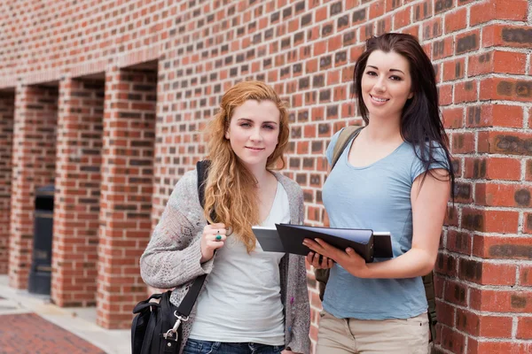 Students standing up — Stock Photo, Image