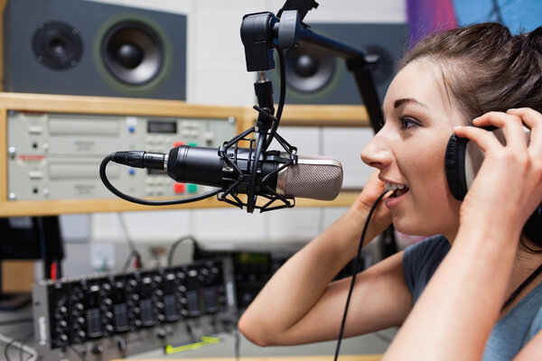 Joven locutor de radio — Foto de Stock