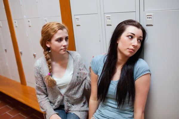 Student comforting her classmate — Stock Photo, Image