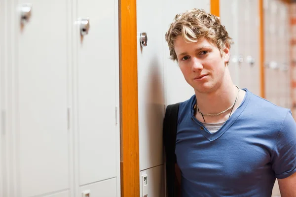 Portrait of a student leaning on a locker — Stock Photo, Image