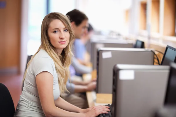 Blonde student using a computer — Stock Photo, Image