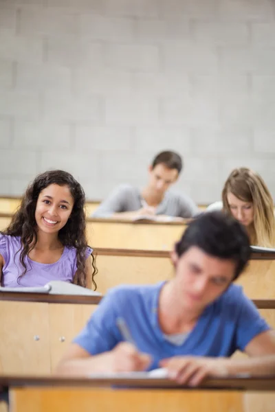 Portret van studenten tijdens een lezing — Stockfoto