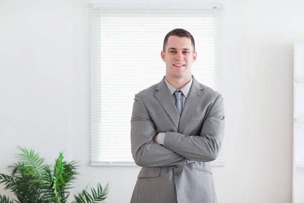 Smiling business man with his arms folded — Stock Photo, Image