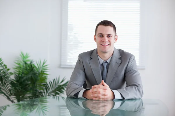 Businessman in a successful negotiation — Stockfoto