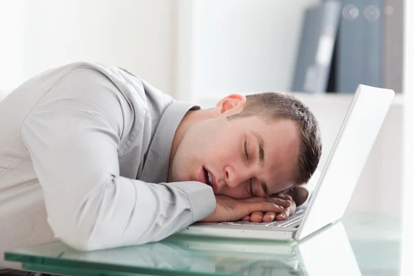 Empresário tirando uma soneca — Fotografia de Stock