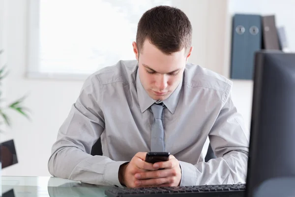Businessman writing a textmessage — Stock Photo, Image