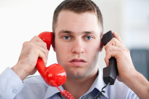 Nahaufnahme gestresst am Telefon — Stockfoto