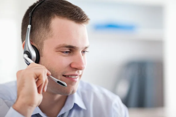 Close up of call center agent talking with costumer — Stock Photo, Image
