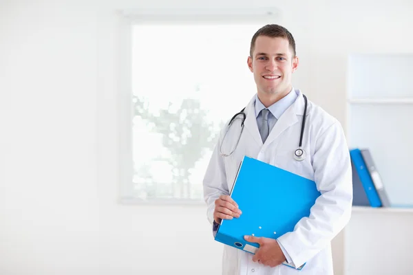 Doctor with folder — Stock Photo, Image