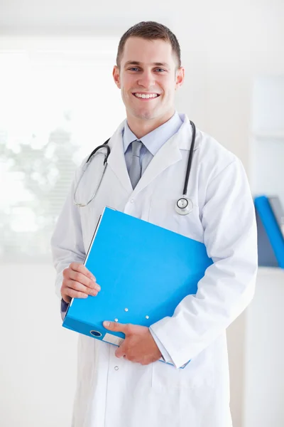 Smiling doctor with folder — Stock Photo, Image
